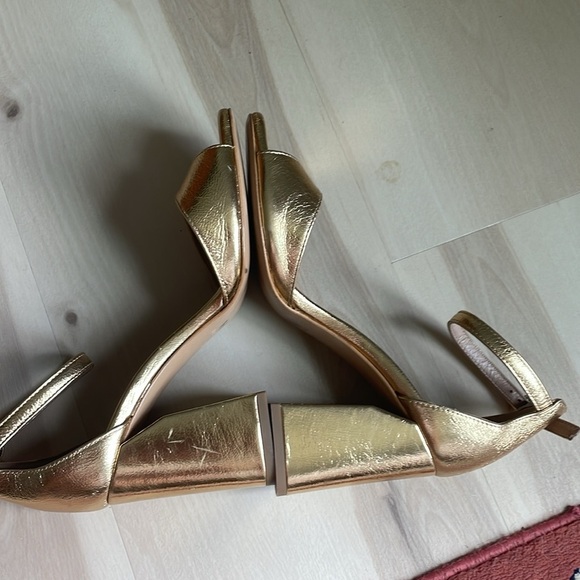 TWO TWIN HEARTS kristy ankle strap block heel in gold - Picture 5 of 12